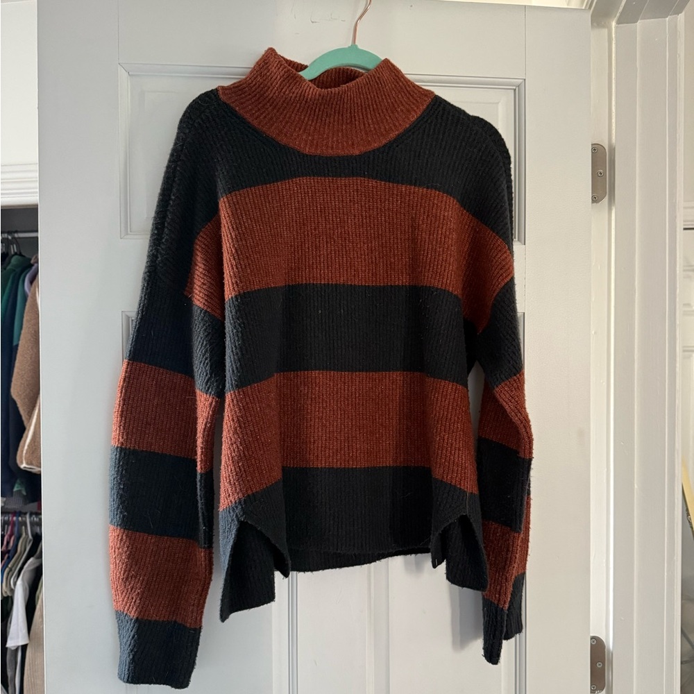 Abercrombie Striped Black and Rust Sweater
